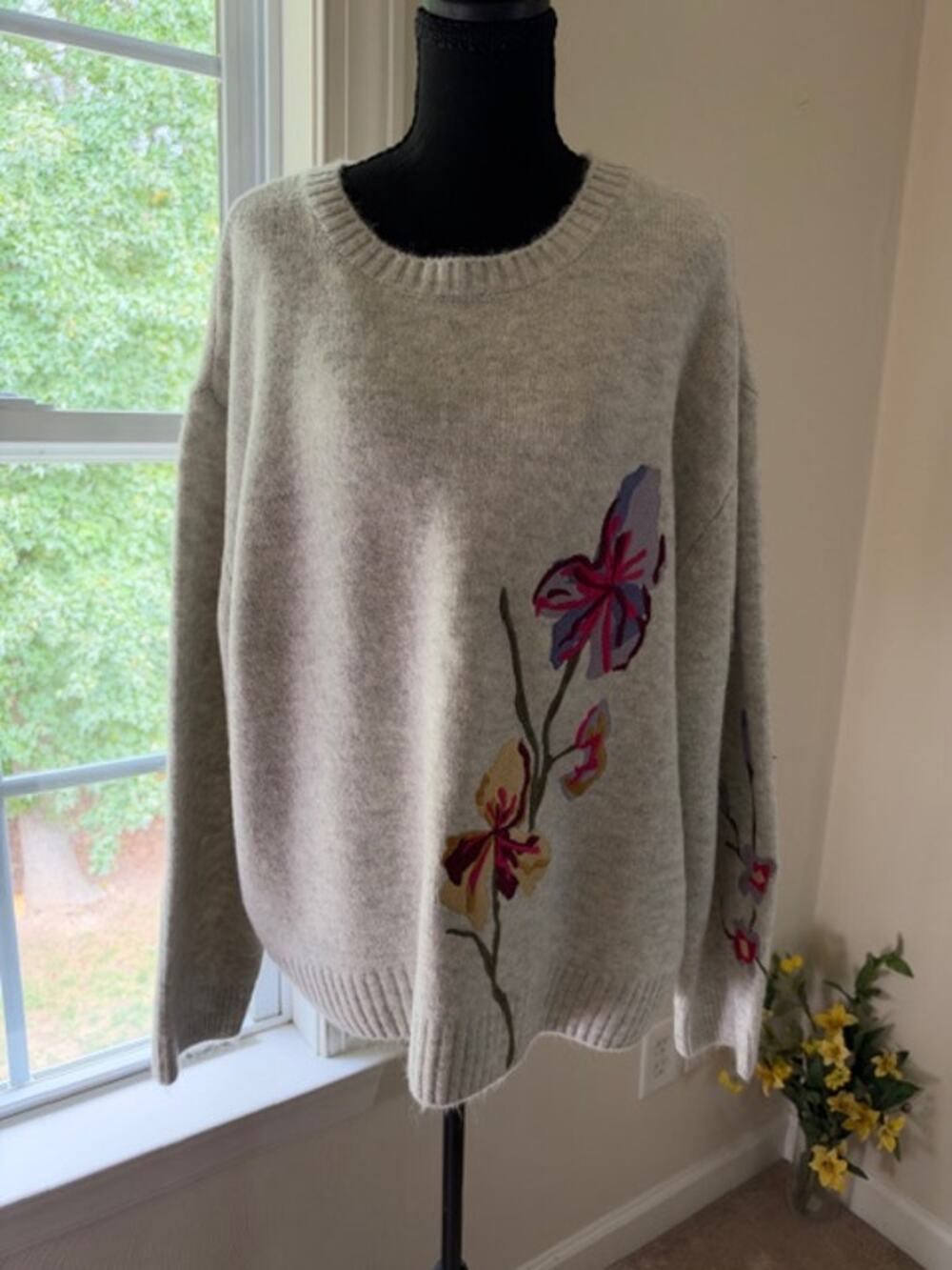 NWT Vince Camuto Grey Floral Sweater Size XL